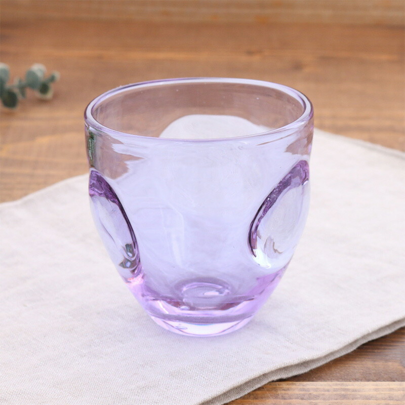 手吹きの手作り感が味わい深いグラス。