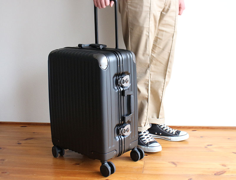 CARGO AiR LAYER フレーム スーツケース 52L | TOZAI NANBOKUYA