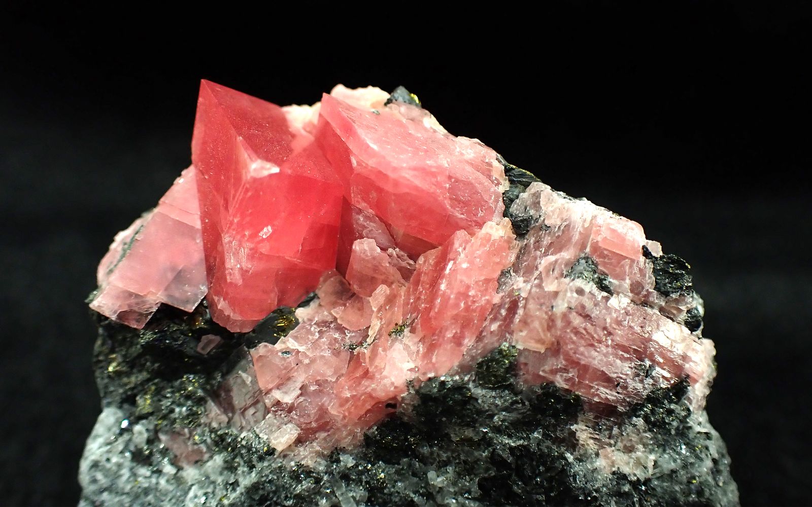 ロードクロサイト」はアメリカ三大希少石の1つ｜その魅力と歴史を紹介