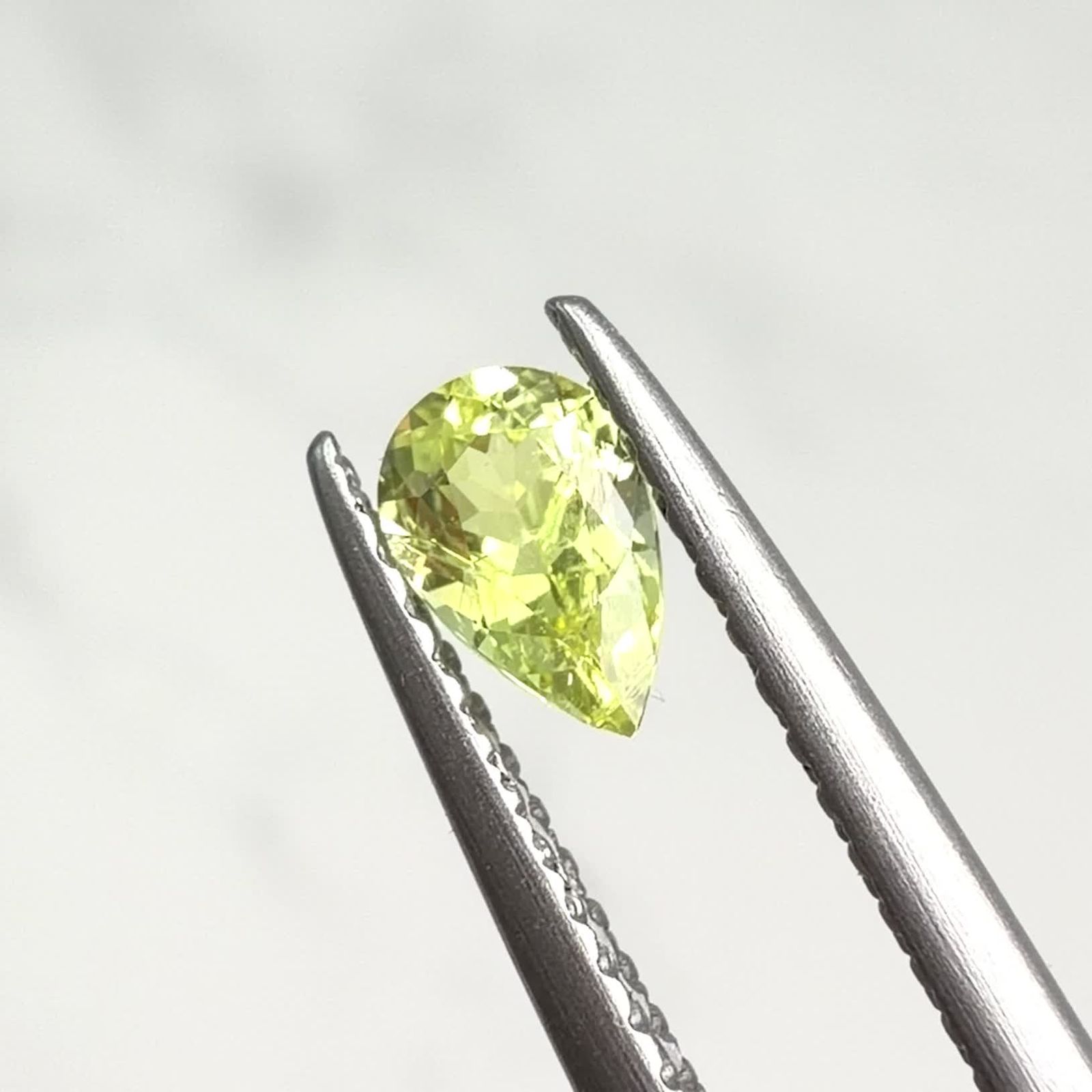 イエローゾイサイト(宝石名イエロー・ゾイサイト)タンザニア産 ソ付(彩