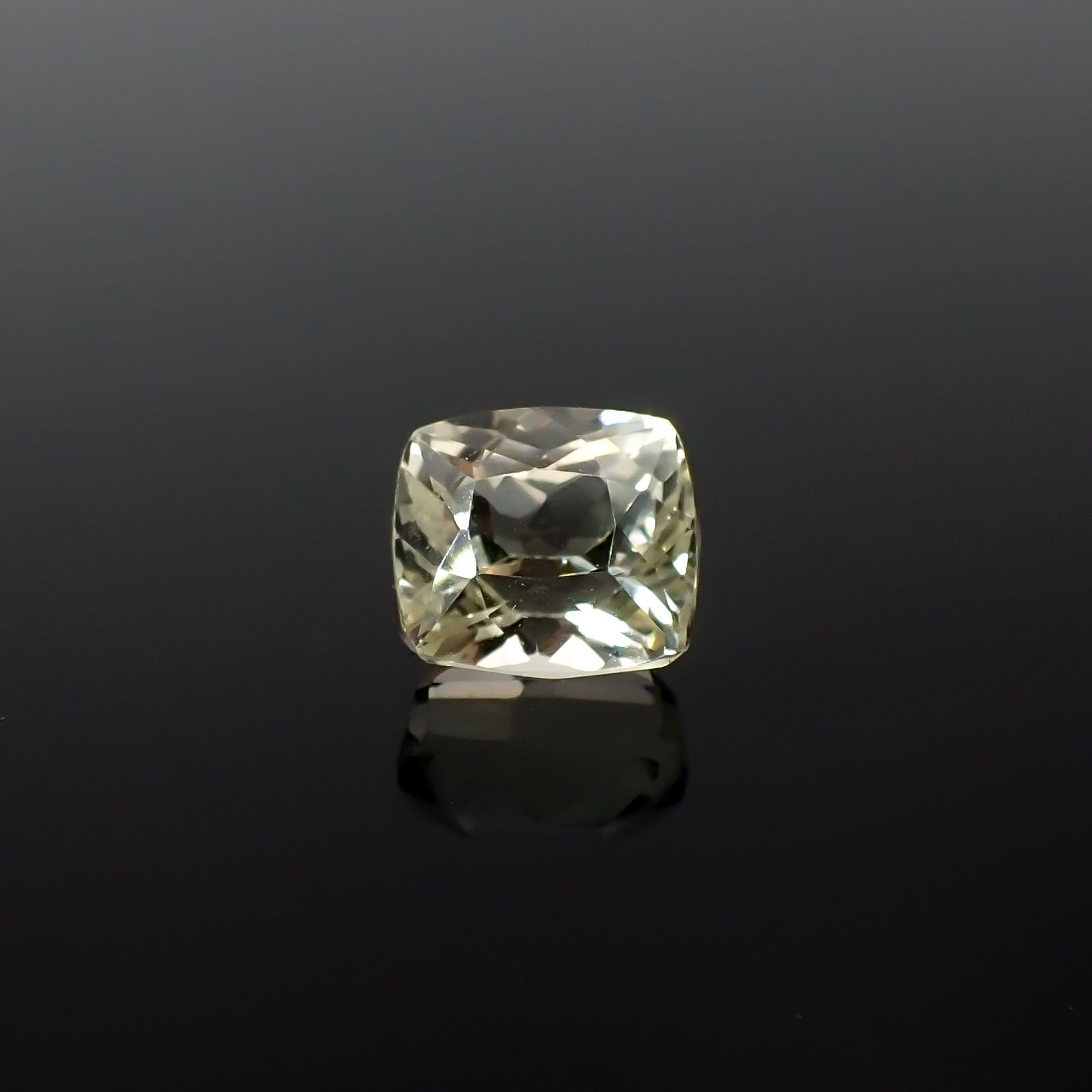 イエロークンツァイト原石 （スポジュメン）アフガニスタン産