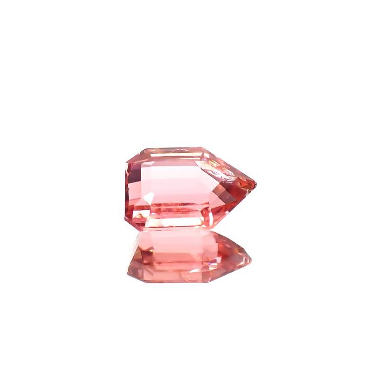 蓮の花のような稀産のレアストーン、ヴェイリネナイトについて解説