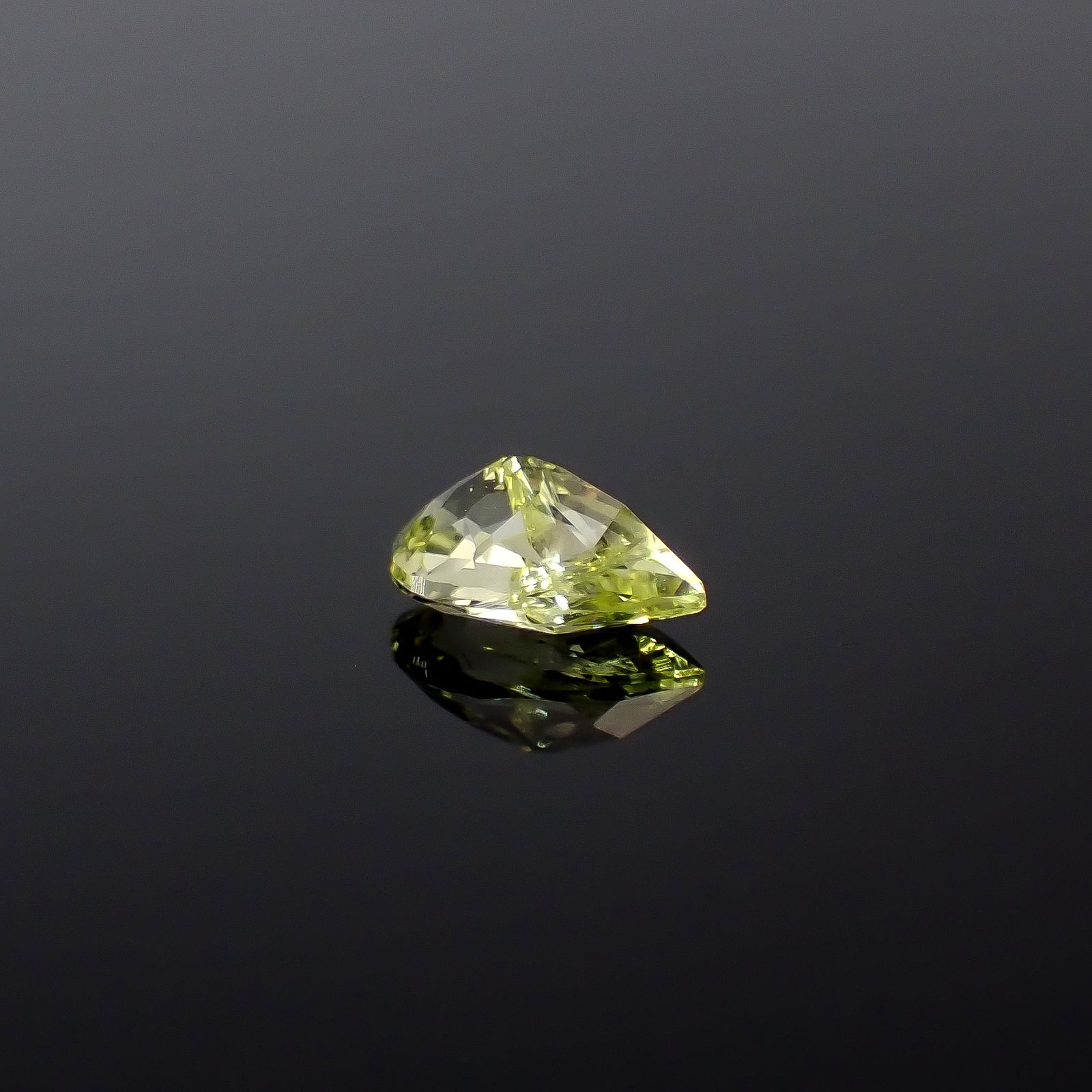 イエローゾイサイト(宝石名イエロー・ゾイサイト)タンザニア産 ソ付(彩