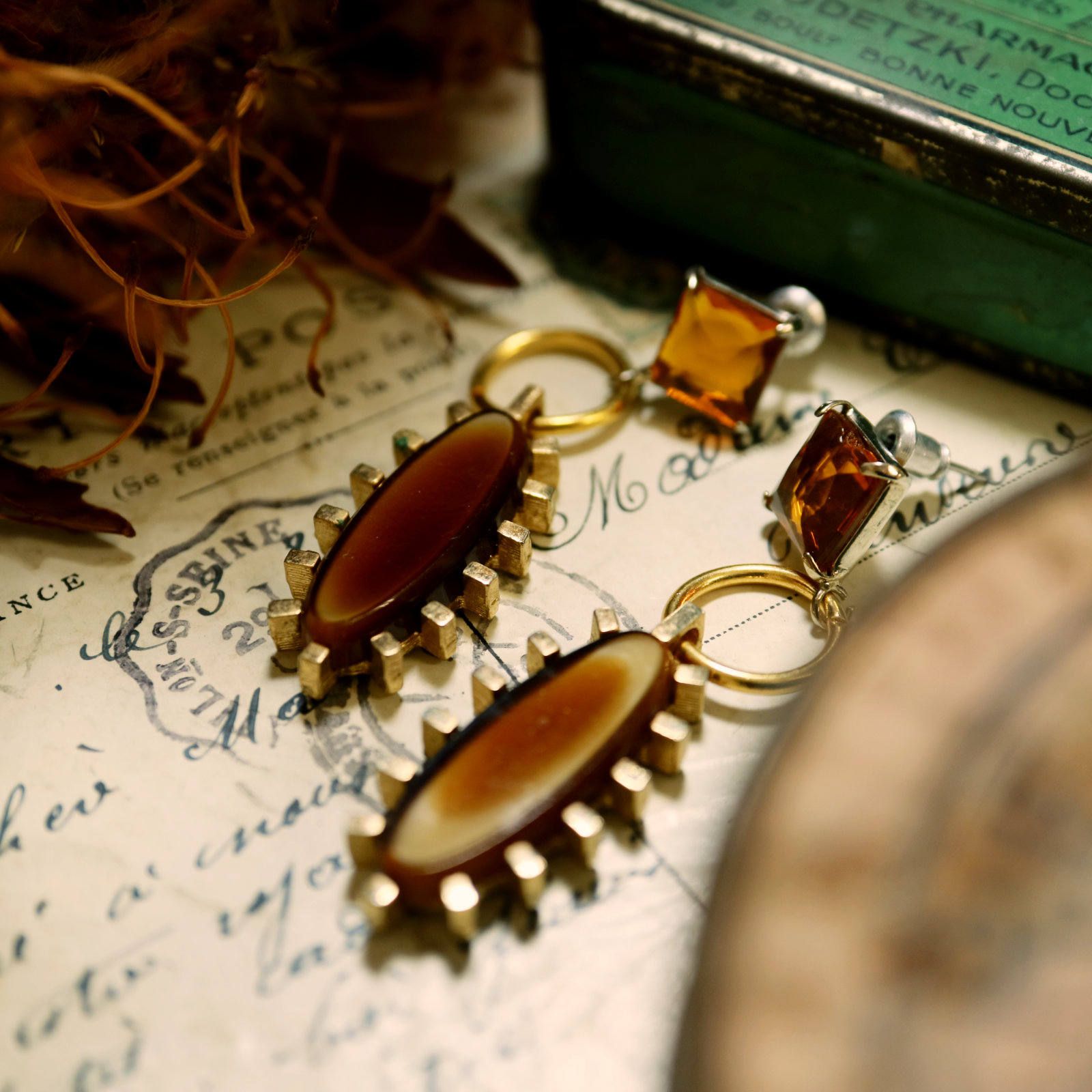 ブラブラオーバルガラスUKヴィンテージ」ピアス フランス | corne/コルネ