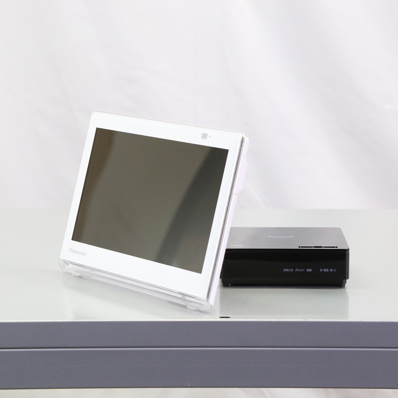 中古】〔展示品〕 ポータブルテレビ プライベートビエラ ホワイト UN