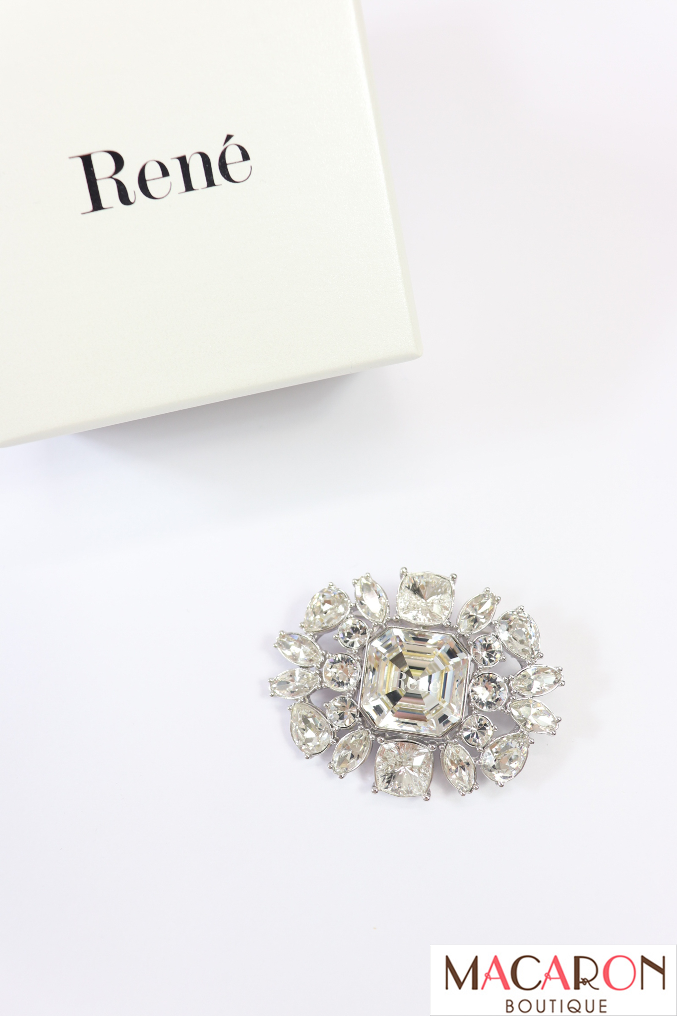 Rene（ルネ） ラインストーンブローチ