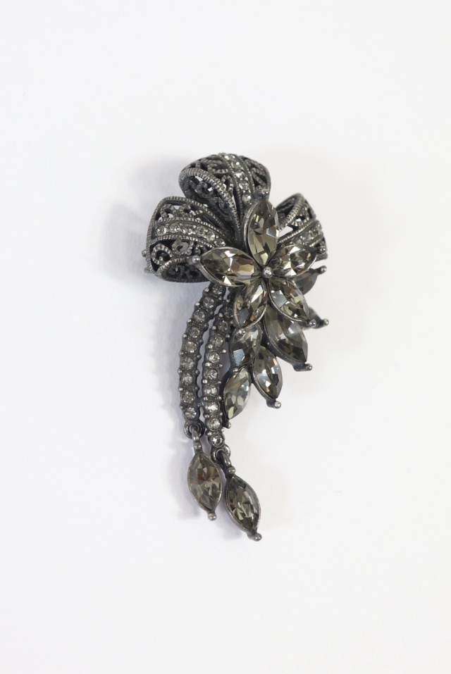 FOXEY BOUTIQUE(フォクシー） アンティーク調フラワーブローチ