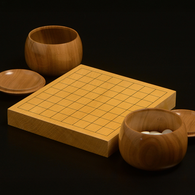 良品 本榧囲碁セット 碁盤 約2寸 蛤碁石 33号 180個 那智