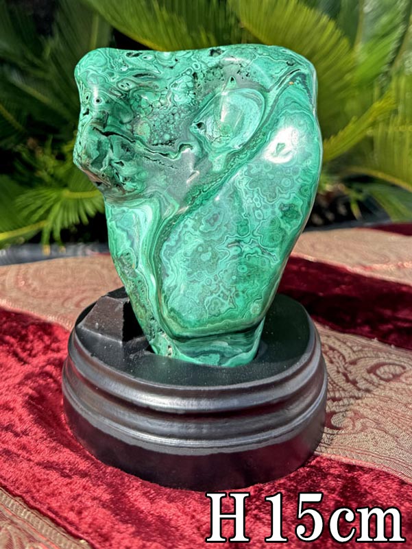 中国 玉石孔雀石マラカイト彫刻 神獣 置物 約896g 唐木台付 V 9009