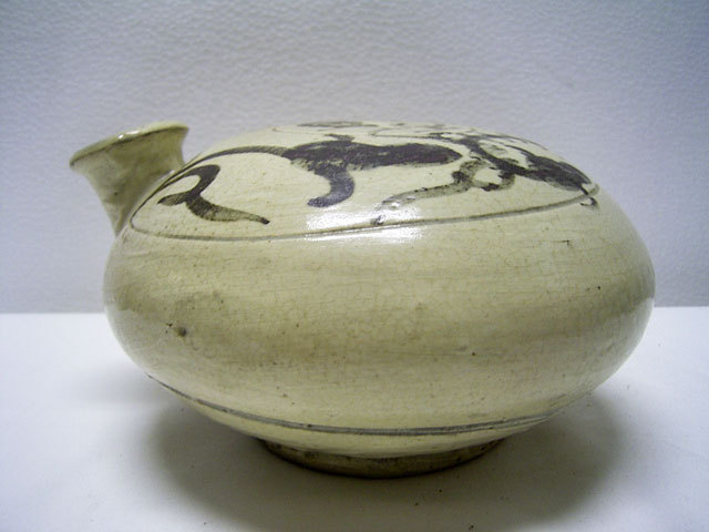 鶏龍山 粉青沙器 鉄絵刷毛目扁壺 高さ約10cm 直径約18cm 韓国 花瓶 李