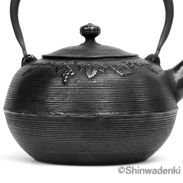 南部鉄器 鉄瓶 葡萄 2L OH-305 Shinwadenki