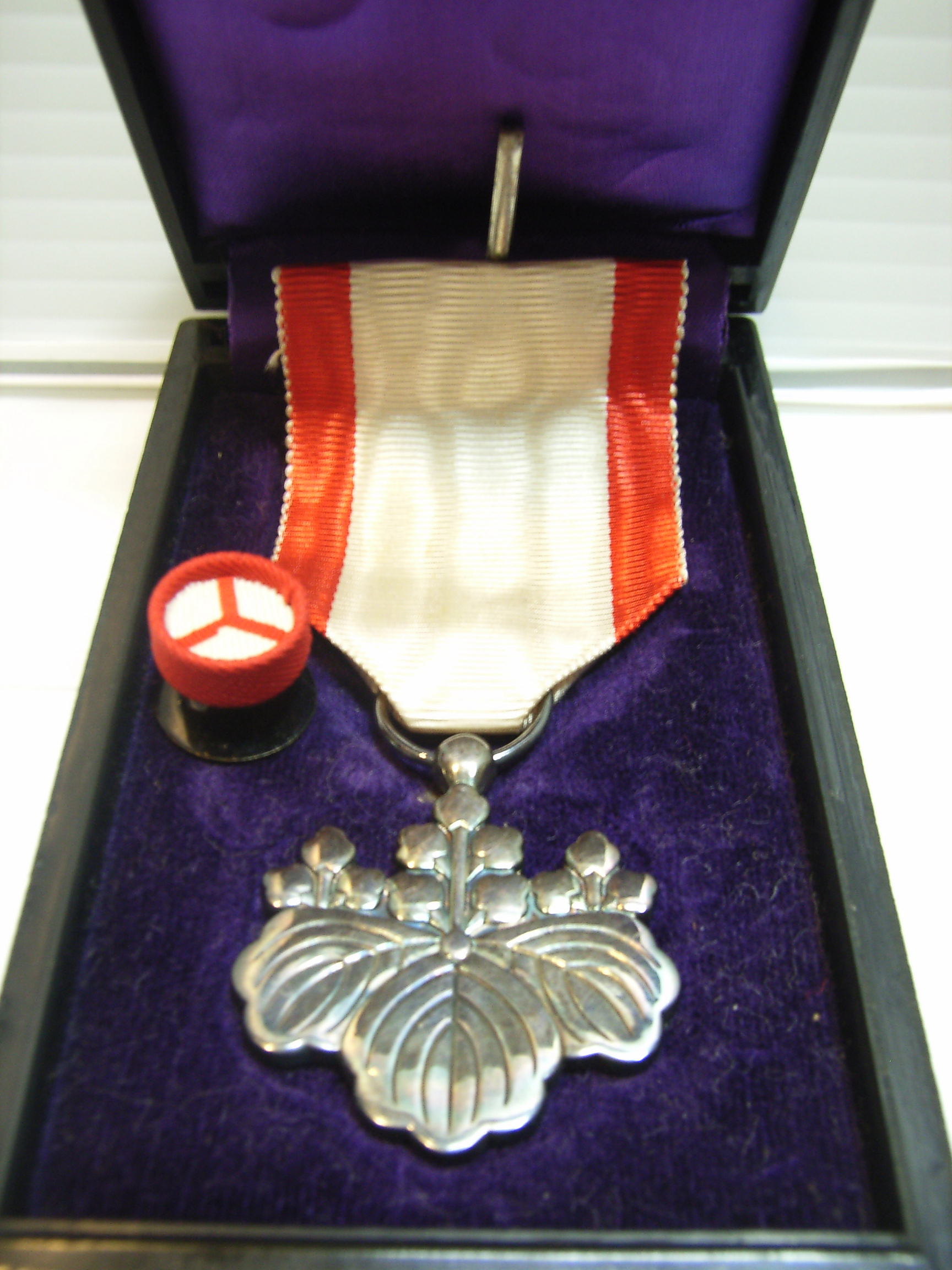 入手困難 旧日本陸軍軍隊の勲章2個(勲五等・勲六等) 箱付き 入手困難