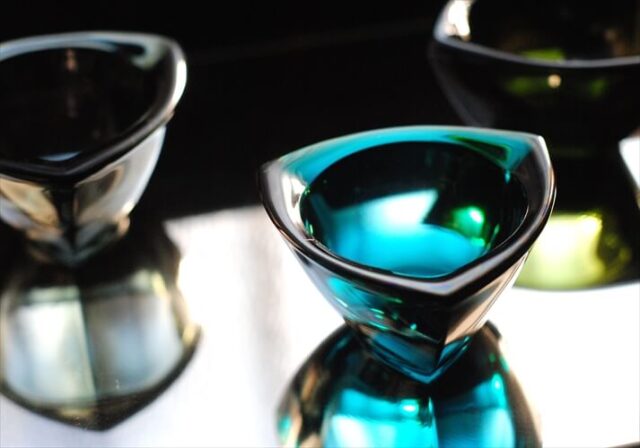 青色 渦巻き模様 ガラスボウル フィンランドの作家さんものです 青色