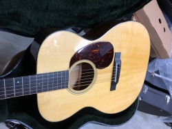 Martin 00-18 Standard Pickup Special 【 アンプに繋げる LIVE仕様