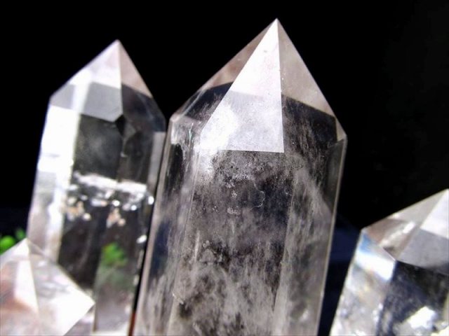 天然透明 水晶ポイント 六角柱 90グラム-100グラム 透明感抜群 手ごろ