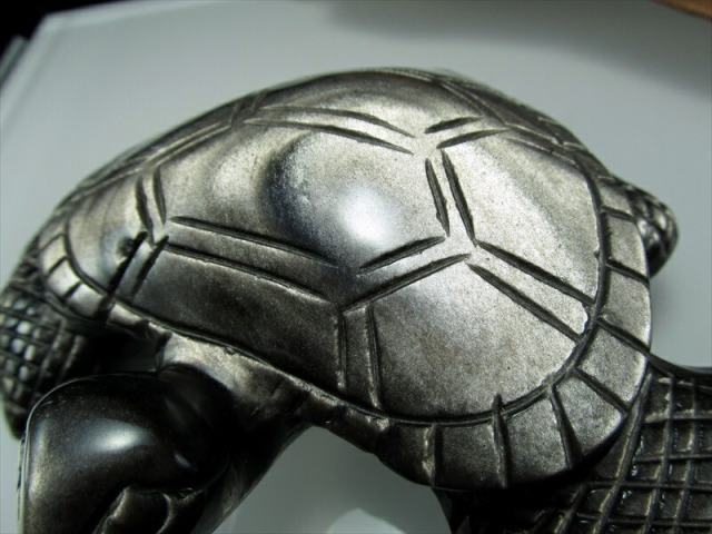 シラーたっぷり シルバーオブシディアン（黒曜石） 亀 彫刻 置物 最