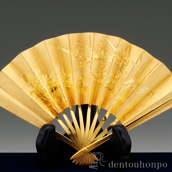 送料無料】 純金 扇子 松竹梅 C 8号・200g / 光則（金工芸） 高級