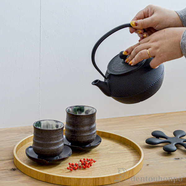 送料無料】 鉄瓶 7型 特製アラレ紋 内面釜焼・外面黒焼付仕上げ IH対応