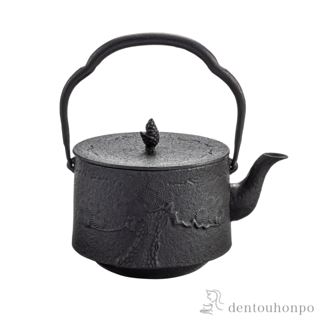 送料無料】 鉄瓶18型 寸同松 直火専用 1900ml（1.9L） / 岩鋳 やかん