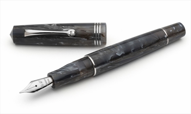 レオナルド モーメントゼロ レジン ホーン 万年筆 14Kニブ（ロジウム
