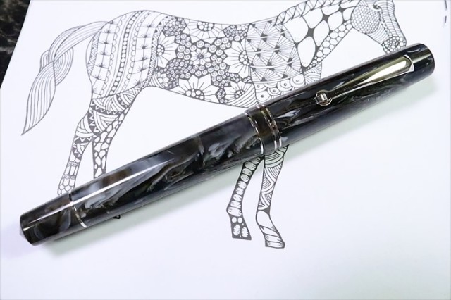 レオナルド モーメントゼロ レジン ホーン 万年筆 14Kニブ（ロジウム