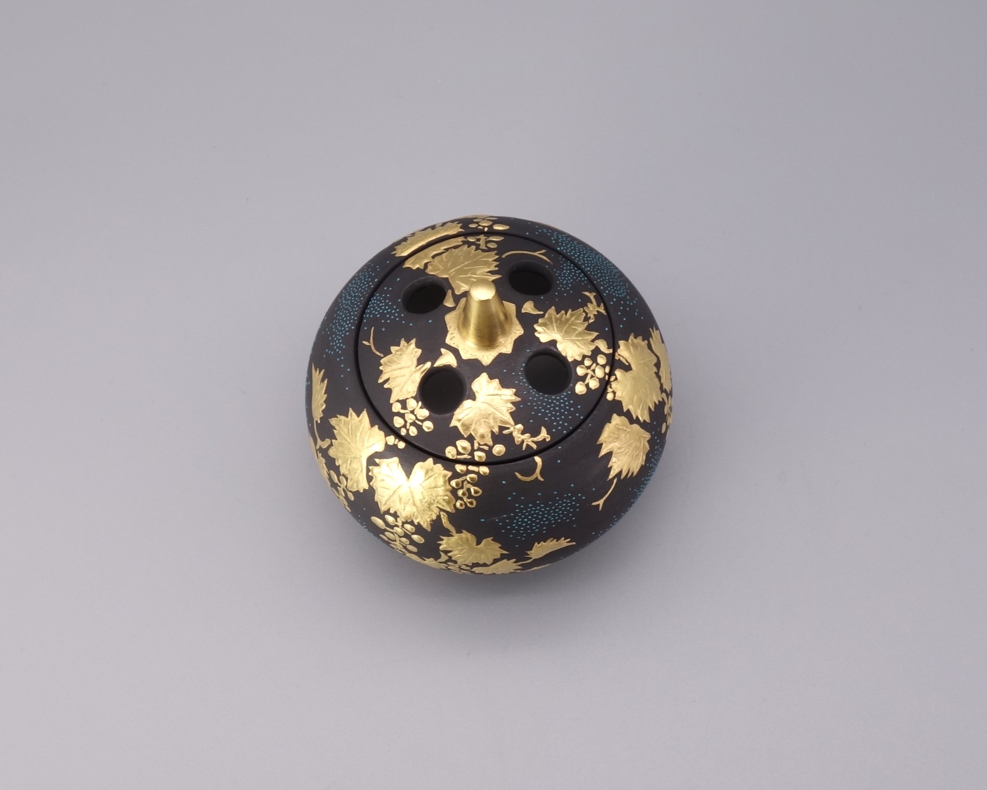 香炉（2.6号） 渦打青粒盛金葡萄図 [ 三代 仲田錦玉 ]