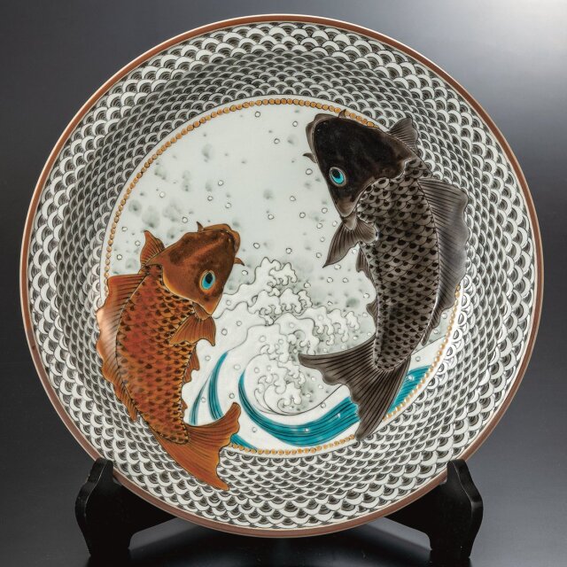 九谷焼作家 ギフト ご贈答品 御祝い12号飾皿 青海波夫婦鯉（皿立付