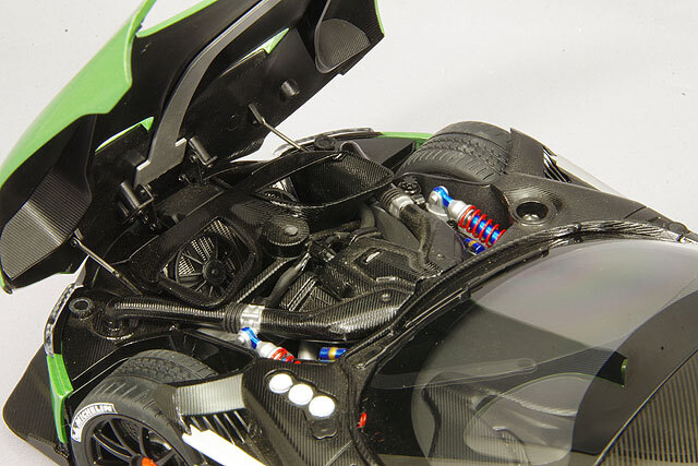 オートアート コンポジット 1/18 アストンマーティン ヴァルカン