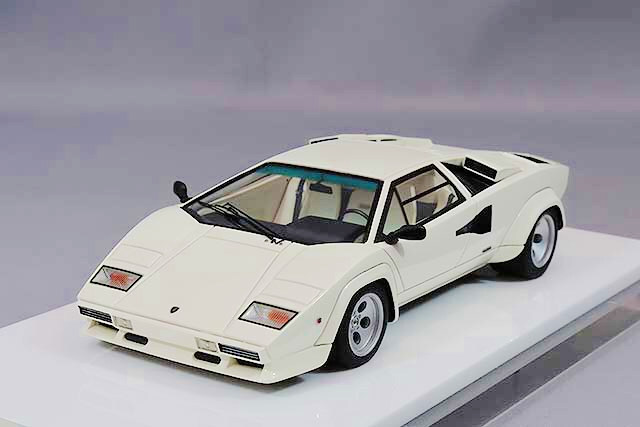 82 ランボルギーニ・カウンタック LP500(ホワイト・ホリデー) 82