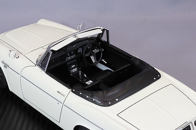 イグニッションモデル 1/18 ダットサン フェアレディ 2000 (SR311