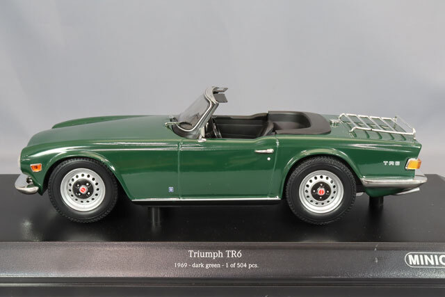 ミニチャンプス 1/18 トライアンフ TR6 1969 ダークグリーン(左ハンドル)