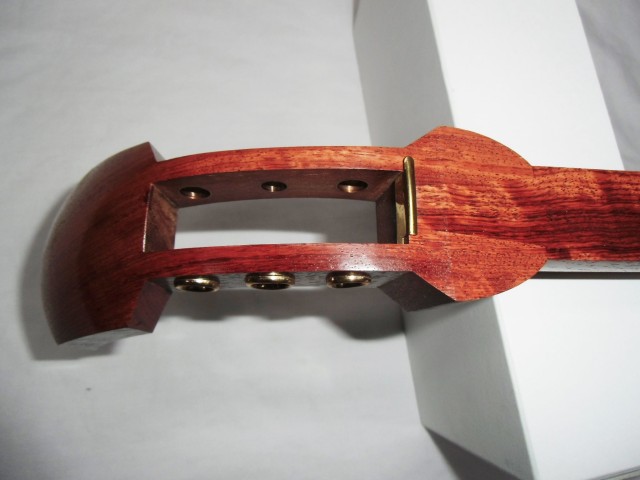 新品 小唄・端唄三味線 トチ花梨 丸打ち胴 黒檀糸巻き 一本溝 koha