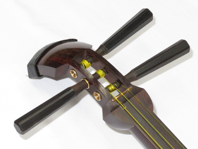 美品◇民謡三味線◇紅木 中棹 東さわり 皮破れ無し 鼈甲撥／駒／替え弦