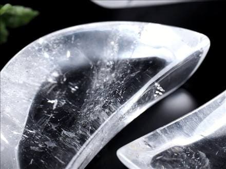 ☆そのまま飾っても可愛い♪☆小物が置ける三日月型水晶☆ライモナイト