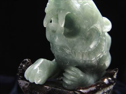 バイヤー厳選!!】◇高品質翡翠原石使用◇極みの一刀繊細彫刻