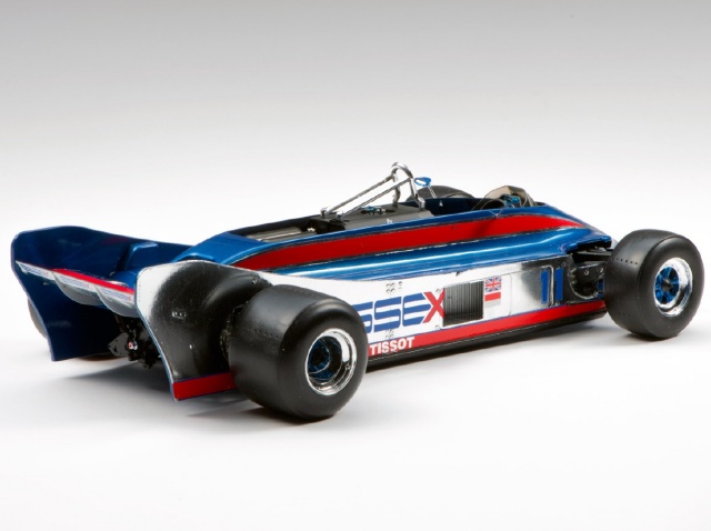 エブロ 1/20 プラモデル ロータス 88 フォード 