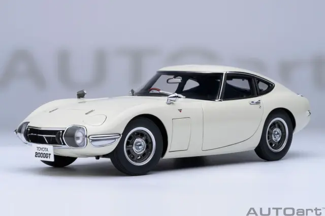オートアート 1/18 トヨタ 2000GT 1967 ホワイト 79546 ミニカー
