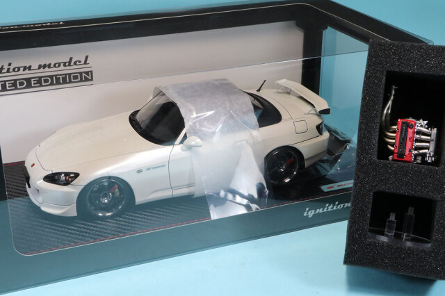 イグニッションモデル 1/18 ホンダ S2000 AP2 パールホワイト エンジン