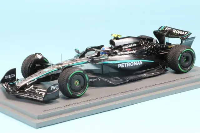 ディアゴスティーニ 1/8 マクラーレン MP4-23 レーシングカー（完成品