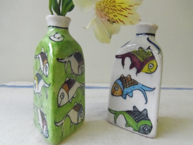 おさかな模様 陶器の花瓶（三角形） ZA462