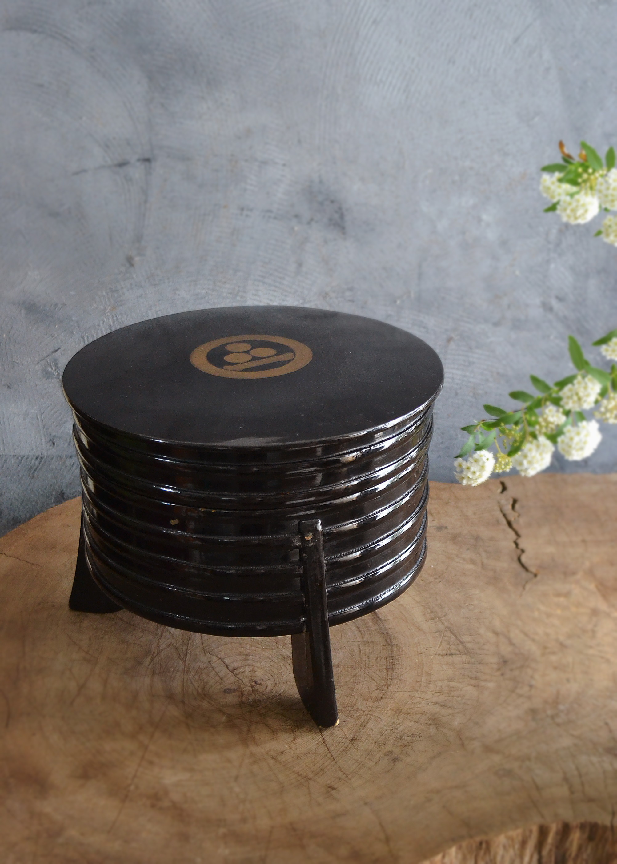 行器(ほかい) 江戸時代儀礼贈答に食物(饅頭、餅、菓子)容器 漆塗り 金具貼