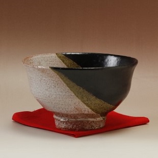 萩焼(伝統的工芸品)抹茶碗上掛分け(黒釉＆鬼萩)