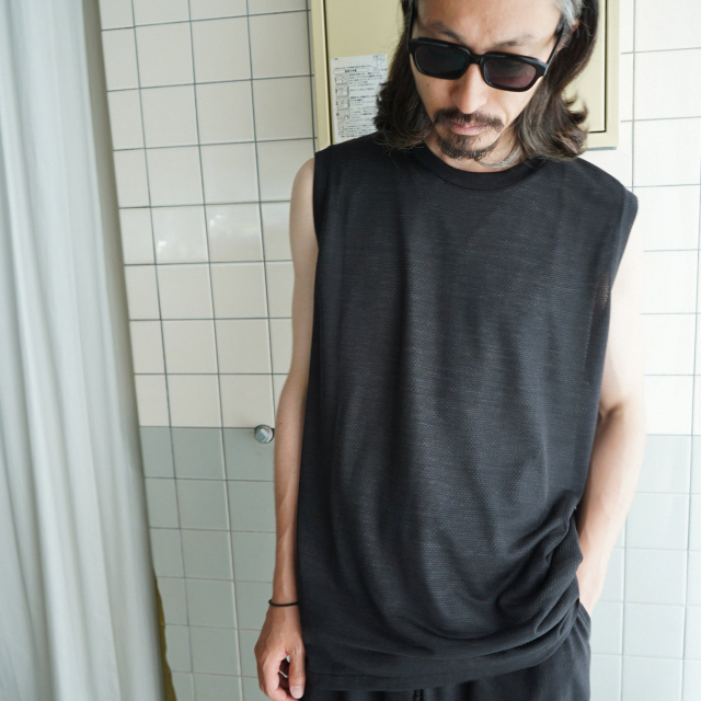 COMOLI ウールメッシュ ノースリーブ CHARCOAL