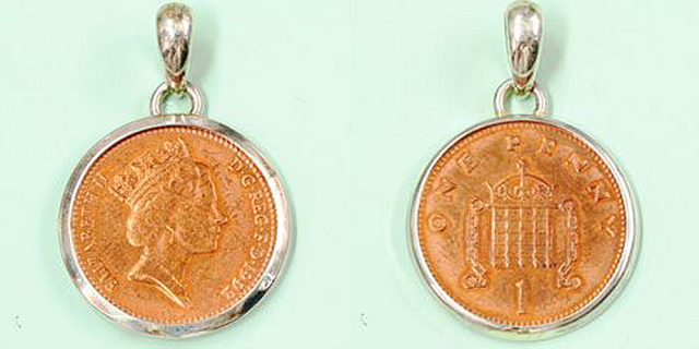 イギリス 1ペニー コインペンダント エリザベス女王
