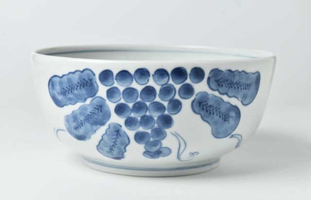 宮岡麻衣子 17 白磁陽刻牡丹文深鉢 ｜ 暮らしのうつわ花田 和食器 通販