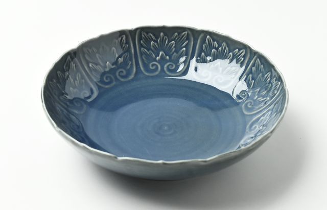 宮岡麻衣子 17 白磁陽刻牡丹文深鉢 ｜ 暮らしのうつわ花田 和食器 通販