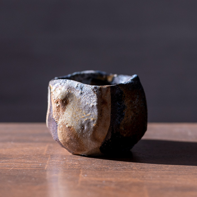 共箱付】備前焼窯変ぐい呑（CR-059） 作家「クリストファーレイヴェン
