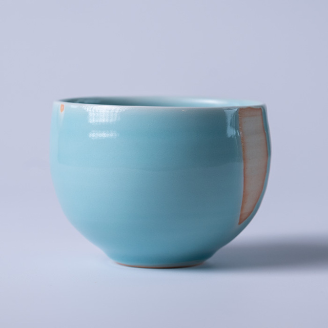 青白磁抹茶茶碗（IH-052） 作家「市川博一」