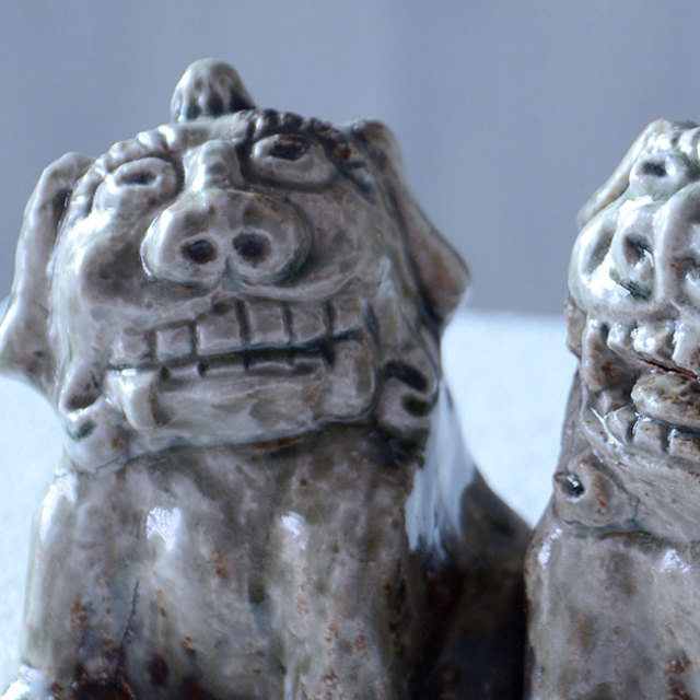 伊賀灰釉狛犬一対（共箱付） 作家「新歓嗣」