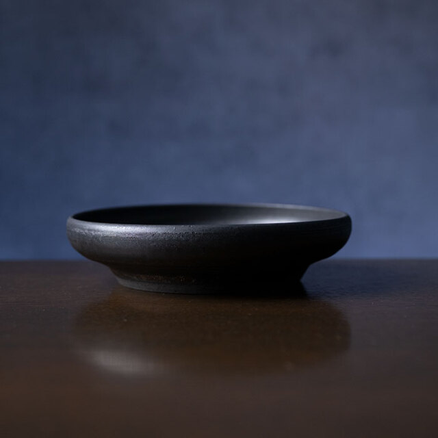 小鉢 | 黒鳴平鉢 (MOT-015) 作家「田中元将」